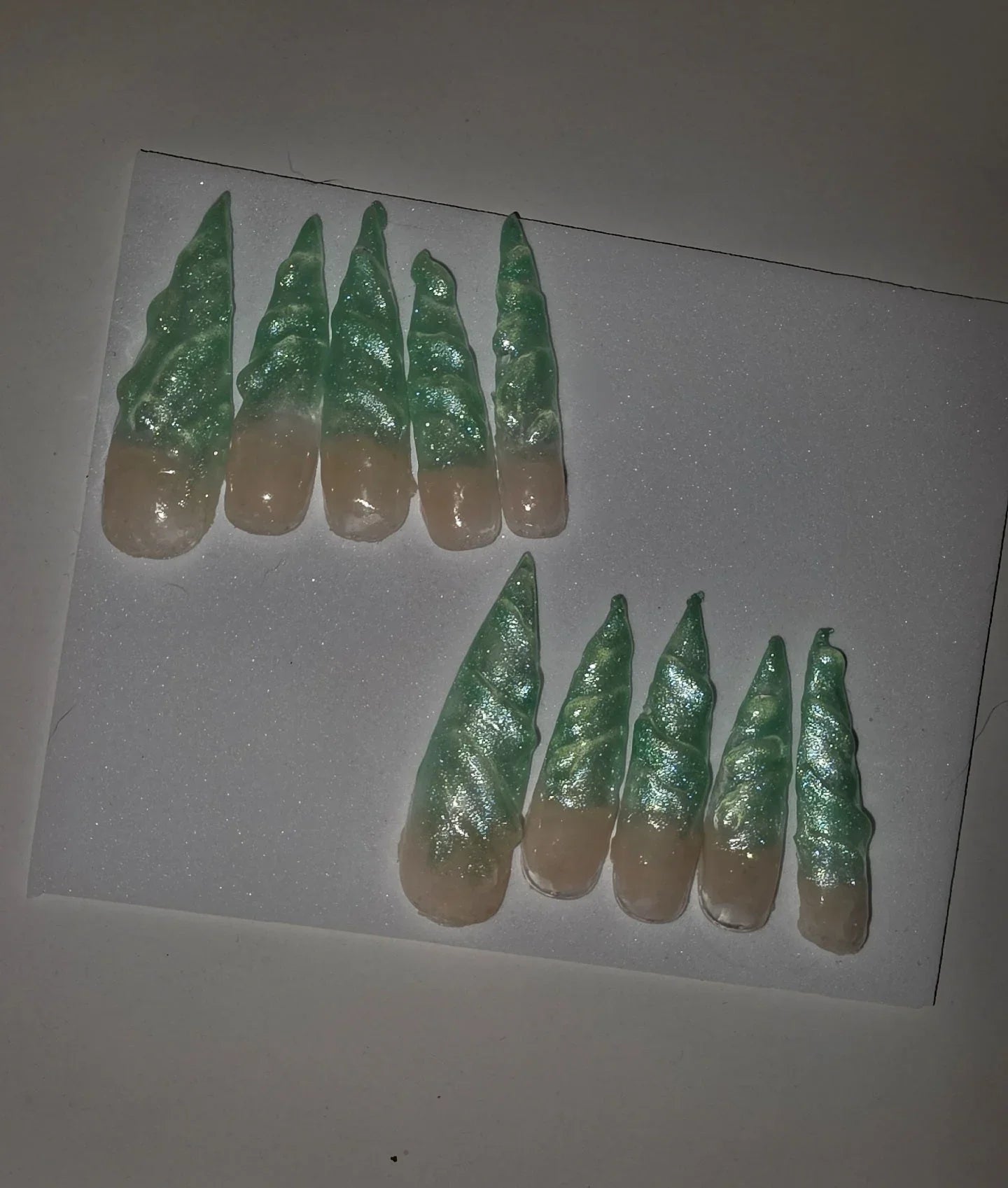 New Set Stiletto Tip Green Swirl Effect