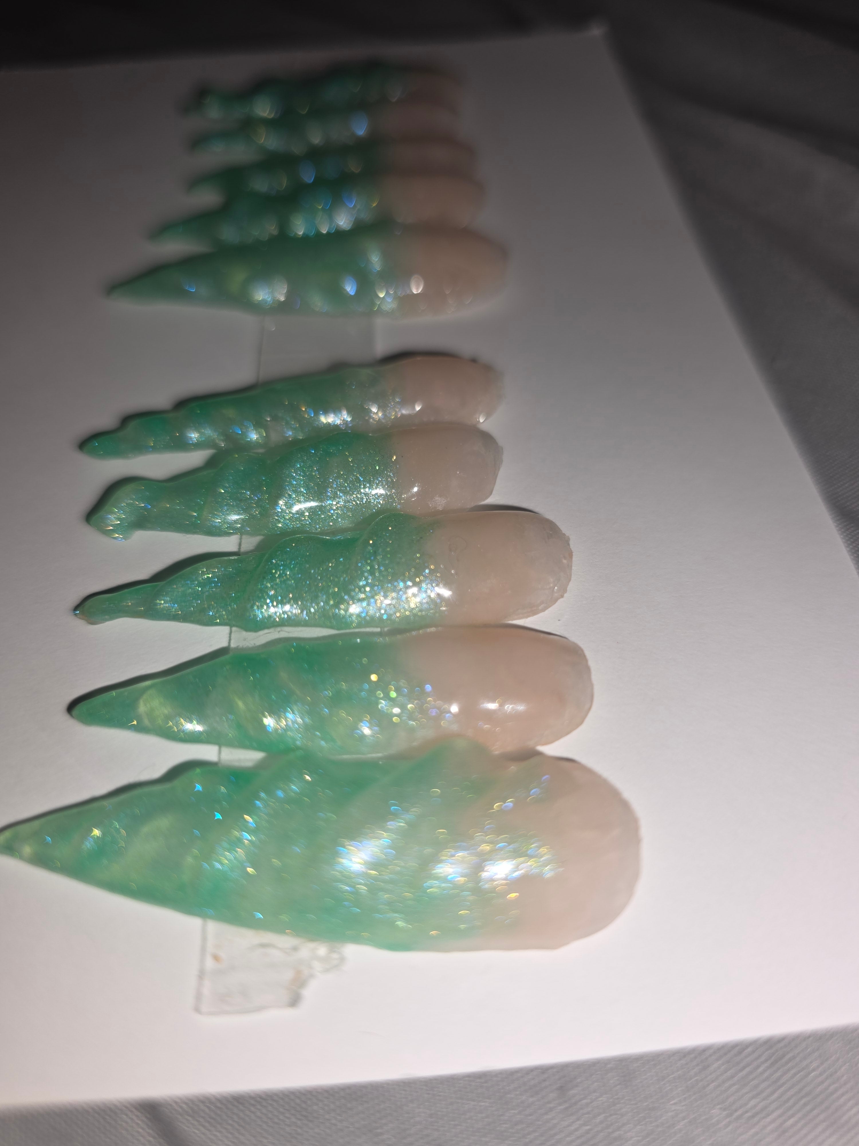 Green Tip Swirl Press on Nails Set of 10